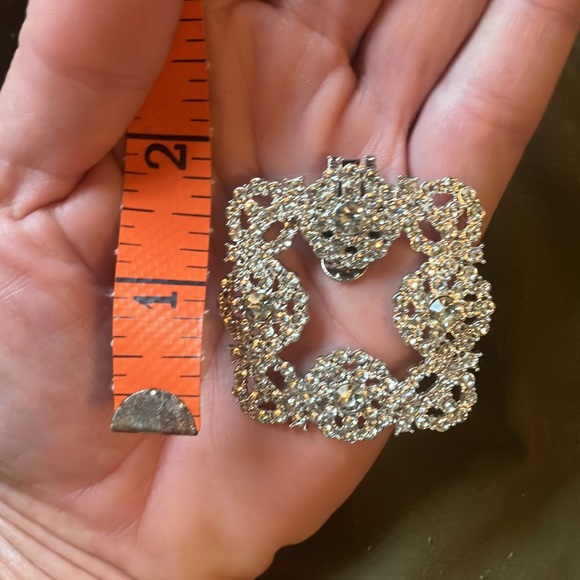 Bling cubic zirconia Shoe clips to dress up all of your favorite shoes. - Picture 7 of 8